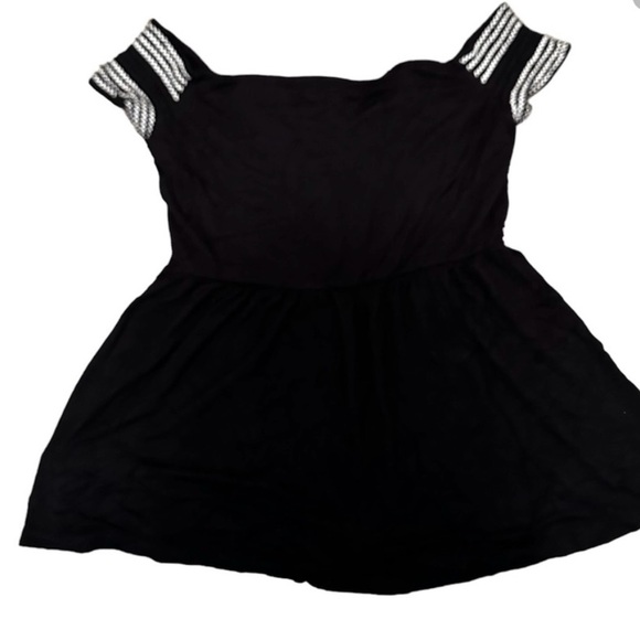 VENUS Black and White Off Shoulder Top - Size Medium - Picture 4 of 7